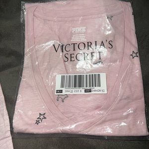 BNWT PINK Tee💗🌟